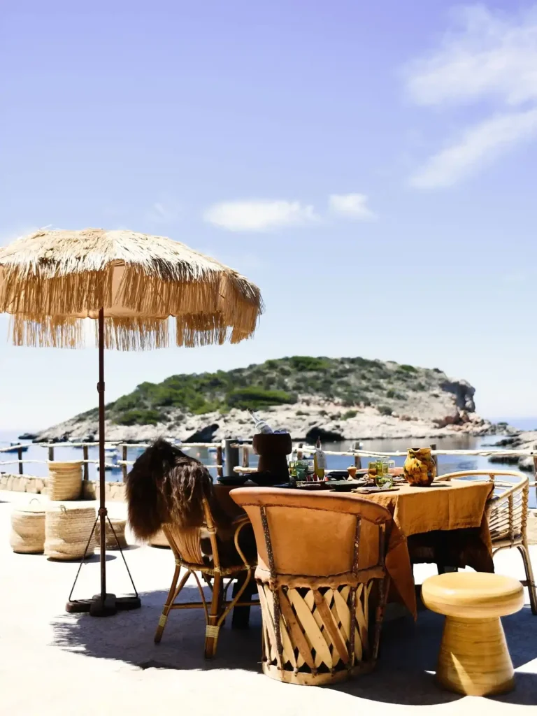 Restaurants & Beachclubs Restaurants & Beachclubs